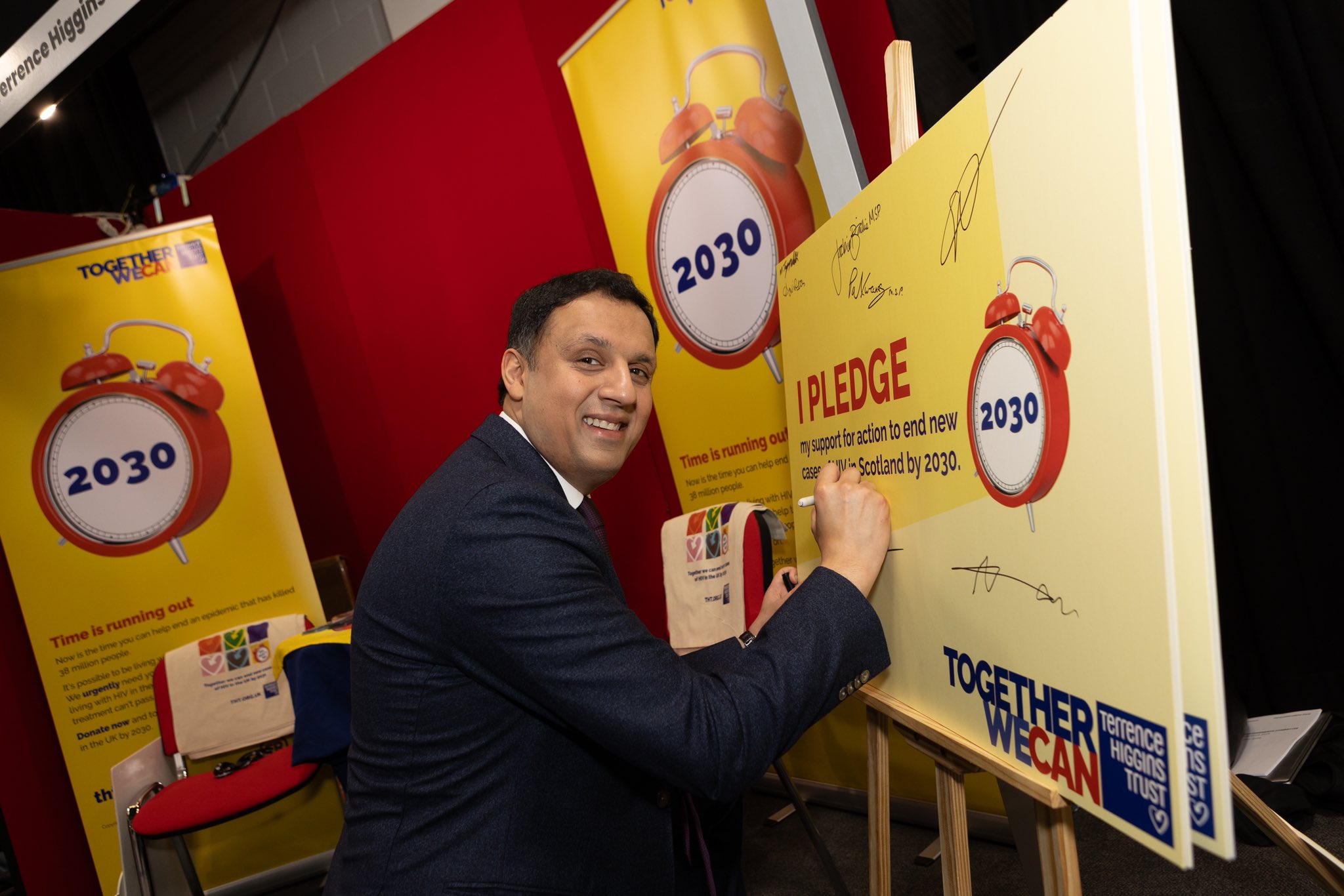 Anas Sarwar, Leader of the Scottish Labour Party and MSP for Glasgow, signs a pledge to support our work to end new cases of HIV in the UK by 2030.