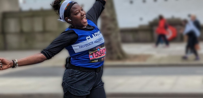 Runner Gladys dancing in front of a ship on the street